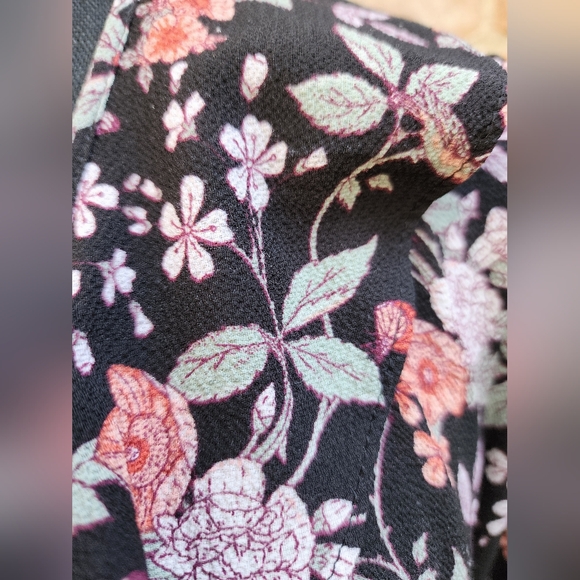 Stunning Floral Wrap Dress - Picture 6 of 7